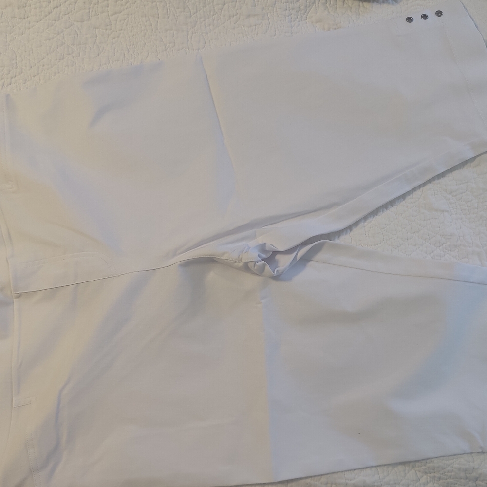 The Avenue White stretchy Capri